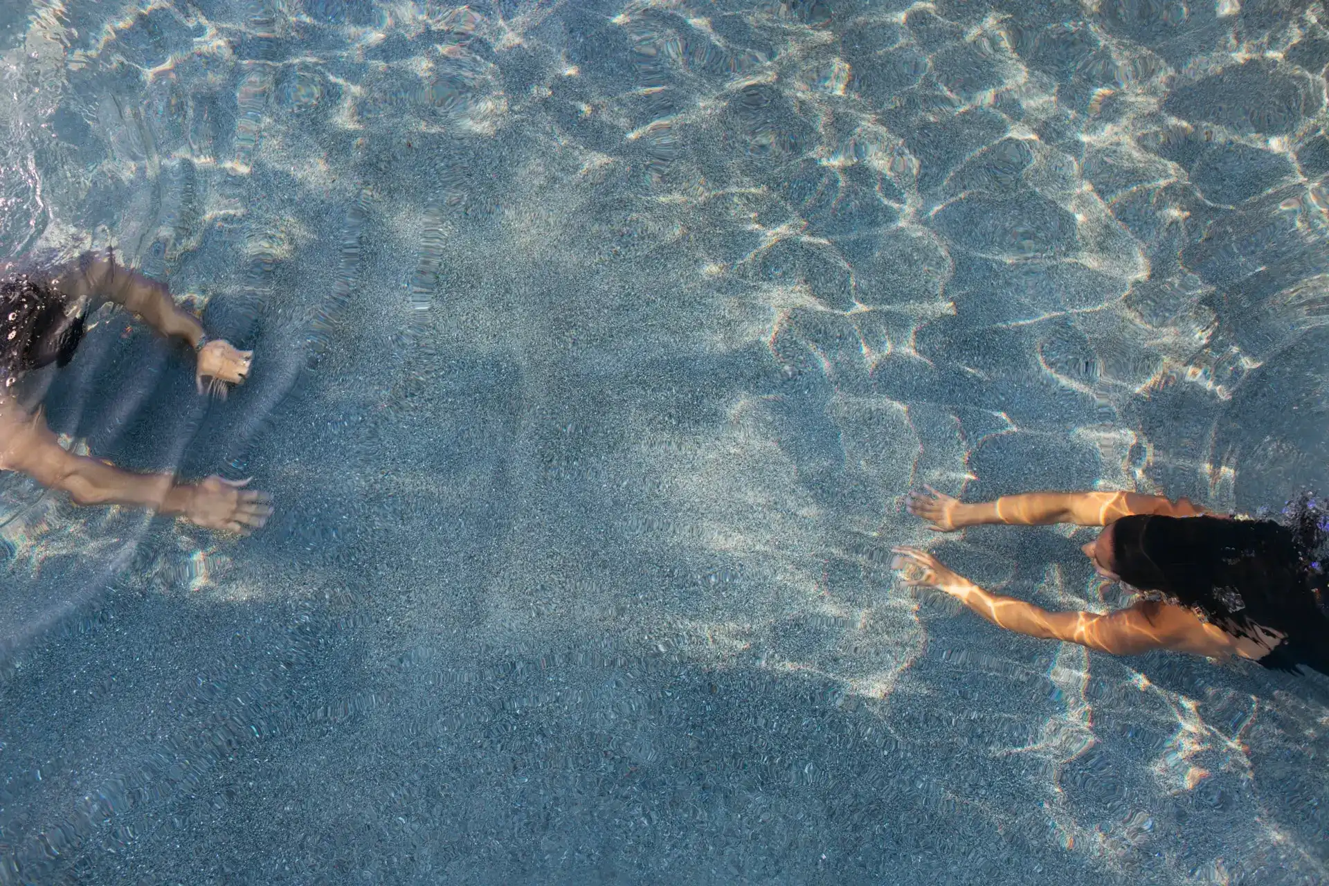 Crystal-clear pool water serviced by Sapphire Pools in Fountain Hills, Arizona